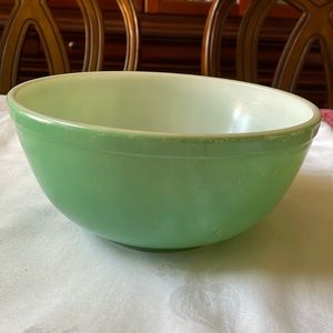 Vintage Pyrex green mixing bowl glass 8.5”
